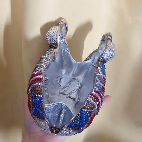 Camel-Shaped Diamond Clutch Bag Multicolored with Silver Chain - Image 11